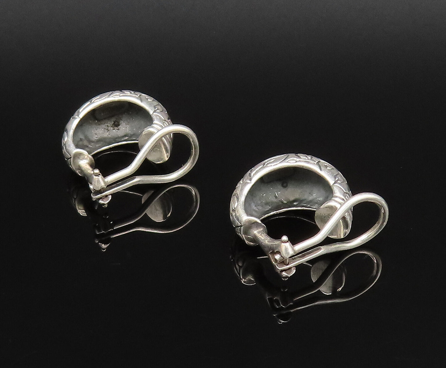925 Sterling Silver  Vintage Leaf Engraved Huggie Hoop Earrings  EG12037