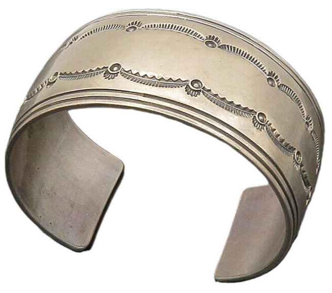 NAVAJO 925 Sterling Silver  Vintage Wavy Patterned Wide Cuff Bracelet  BT9299