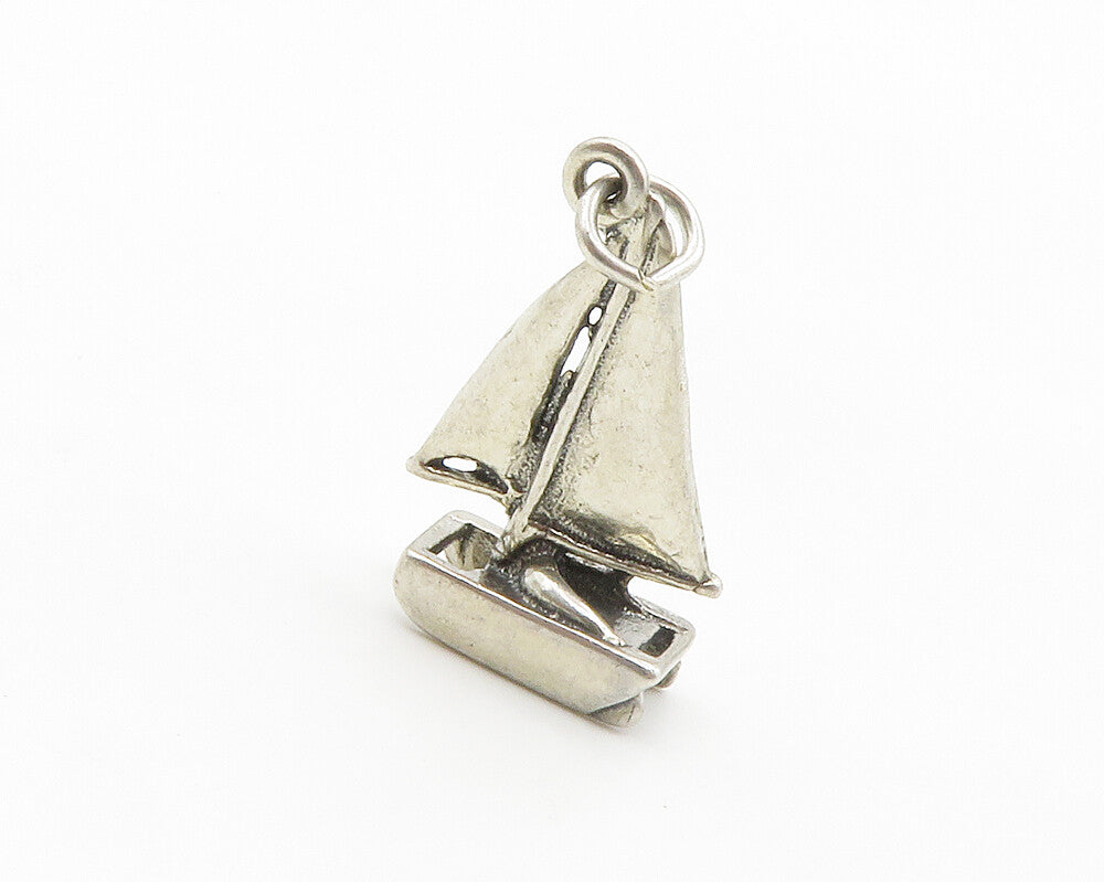 925 Sterling Silver  Vintage Petite Shiny Sail Boat Motif Pendant  PT11363