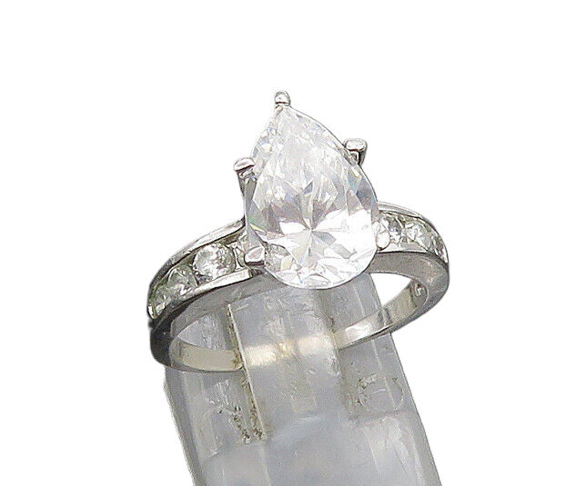 925 Sterling Silver   Vintage Shiny Cubic Zirconia Solitaire Ring Sz 7 RG23358