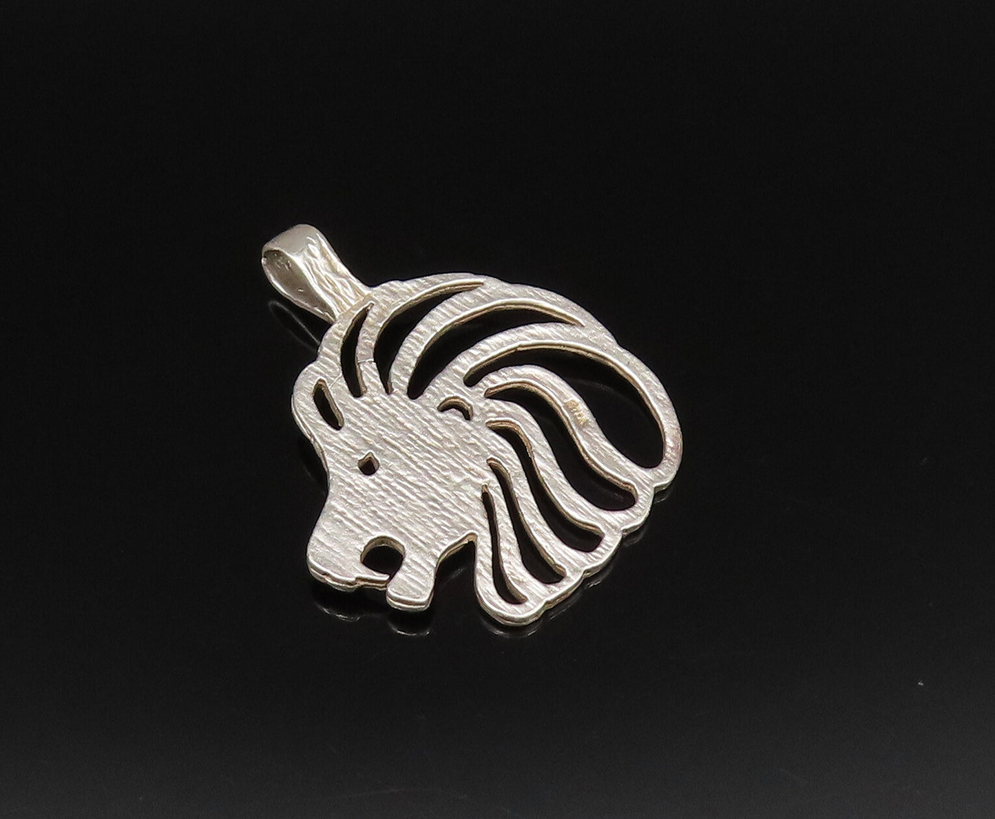 925 Sterling Silver  Vintage Openwork Textured Lion Head Pendant  PT21446