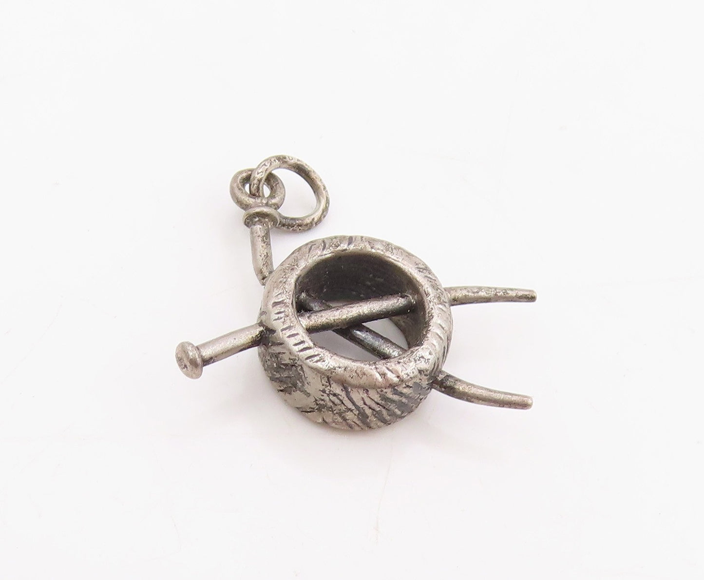 925 Sterling Silver Vintage Pendant Knitting Needle & Yarn Ball Charm  PT25697