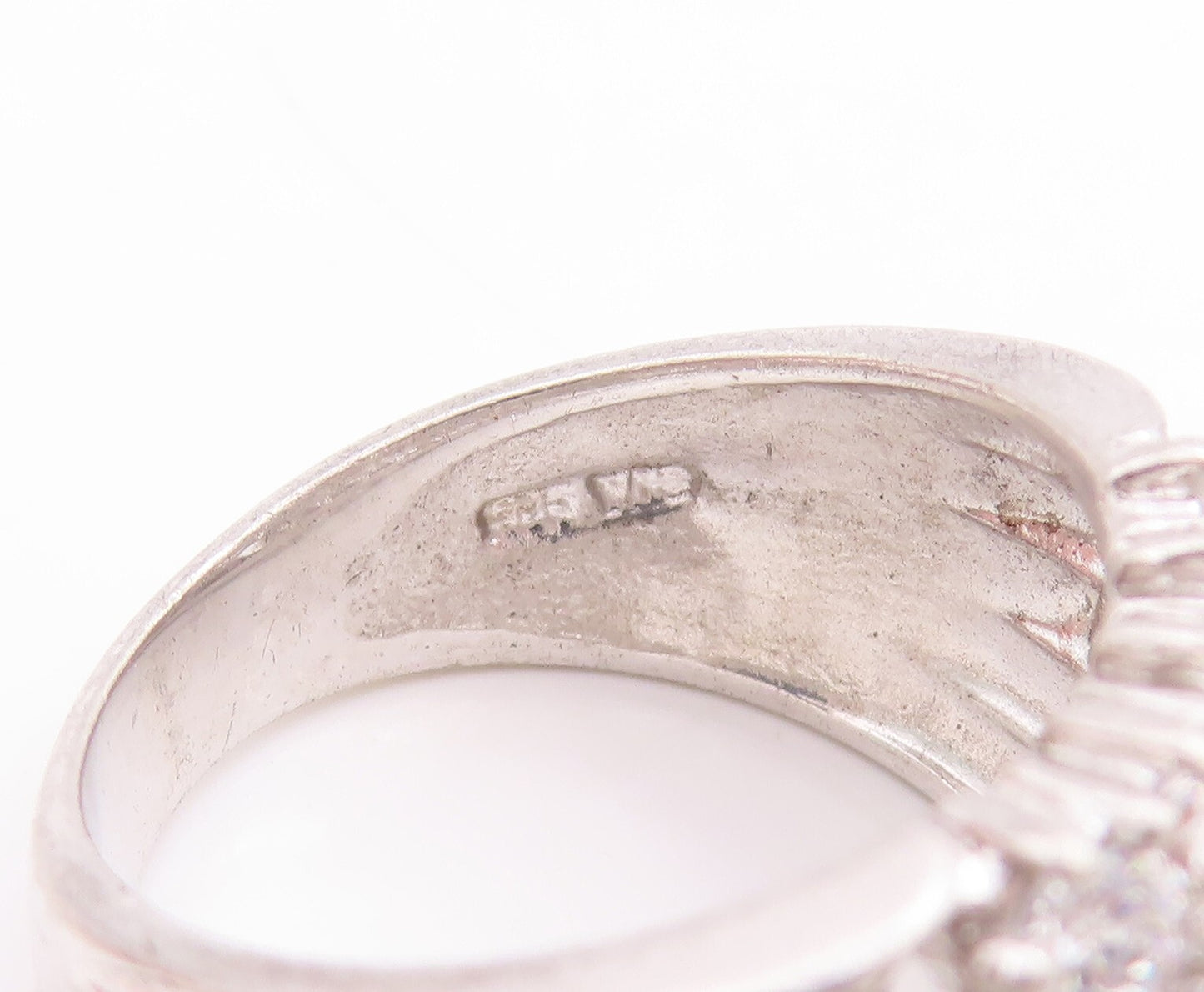 925 Sterling Silver Vintage Ring Solid Domed Grooved CZ Inlay  Sz 6  RG28685