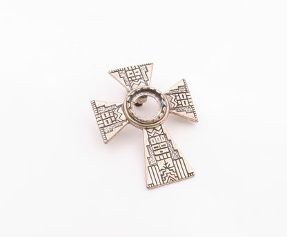 CAROLYN POLLACK 925 Silver  Vintage Etched Detail Cross Motif Pendant  PT20127