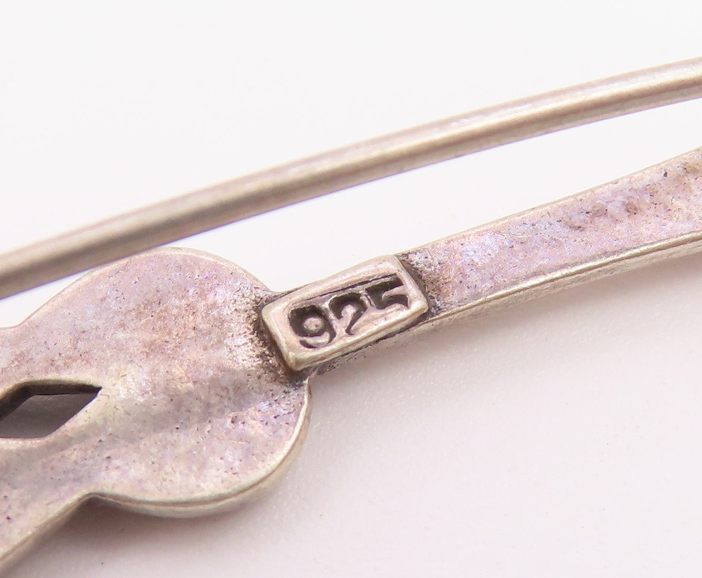 925 Sterling Silver  Vintage Petite Flat Cut Garnet Brooch Pin  BP9225