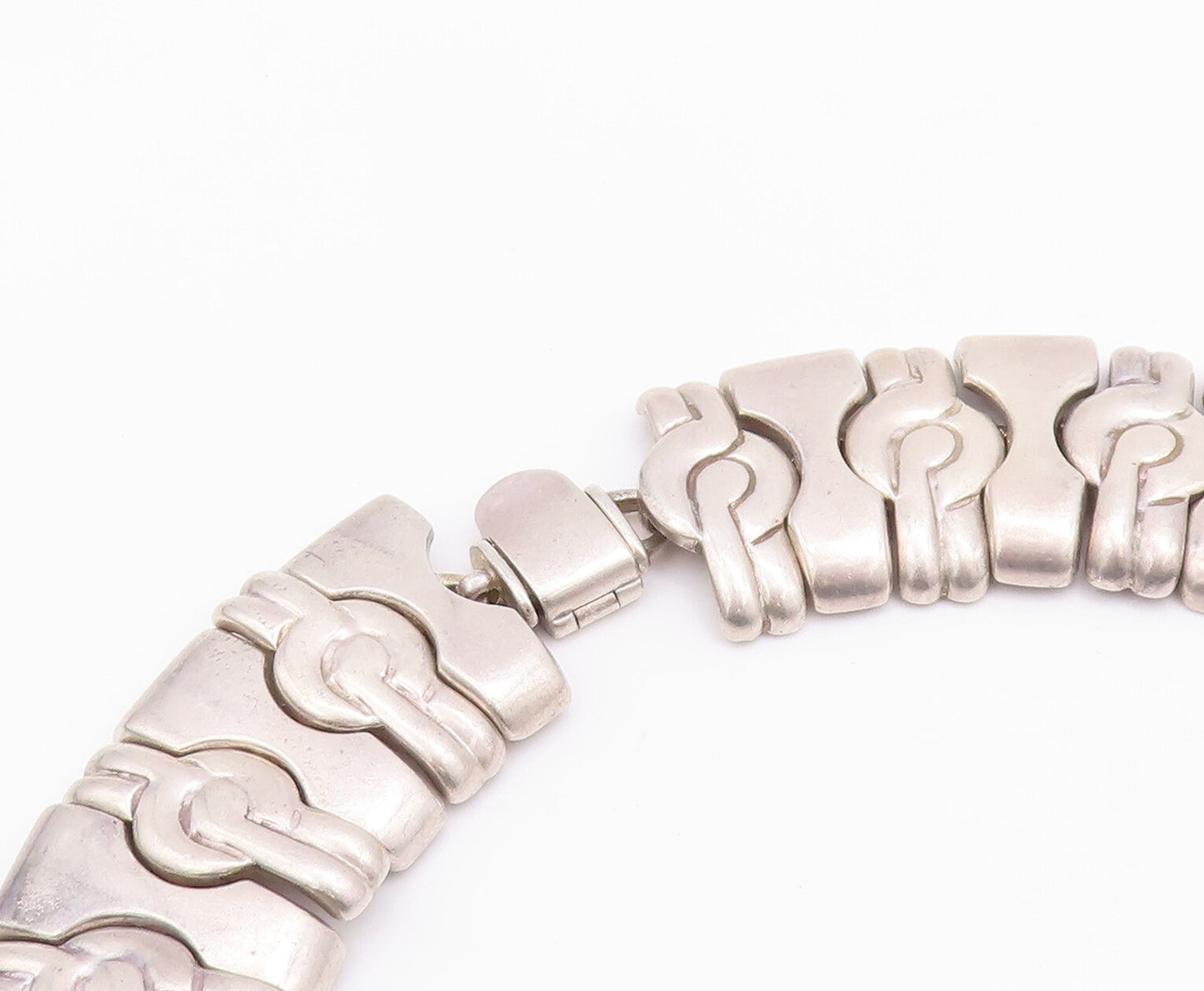 925 Sterling Silver Vintage Necklace Solid Carved Repeating Design  NE4302