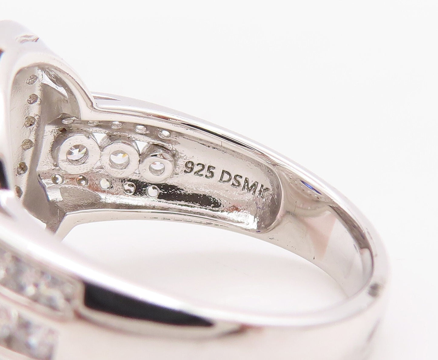 925 Sterling Silver Vintage Ring Round Cut Sapphire Halo CZ Inlay  Sz 7  RG30746