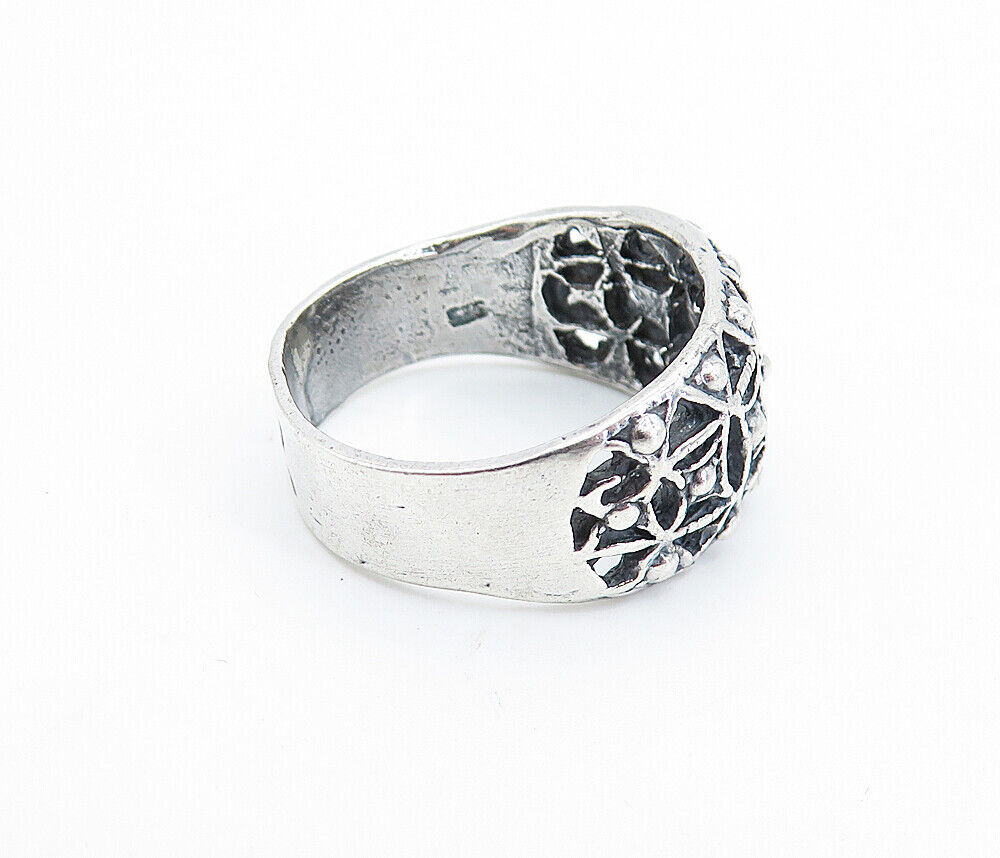 925 Sterling Silver  Vintage Open Pattern Tapered Band Ring Sz 7.5  RG6444
