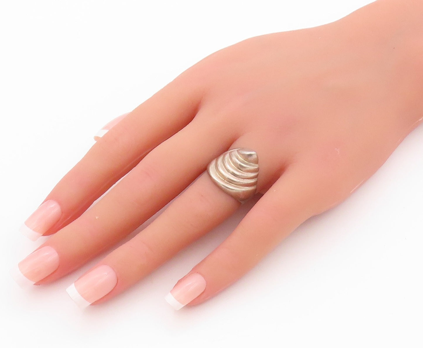 925 Sterling Silver Vintage Ring Dark Tone Domed Grooved Design Sz 5.5  RG32248