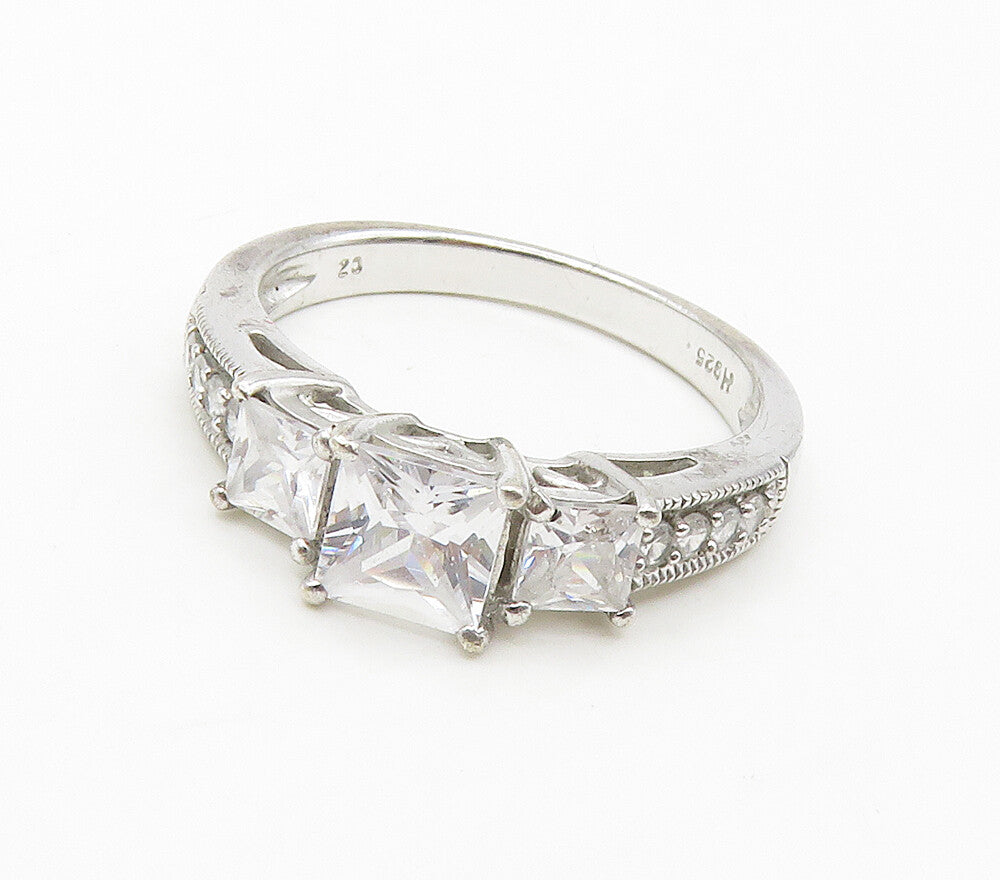 925 Sterling Silver  Graduated Cubic Zirconia Shiny Band Ring Sz 7  RG16357
