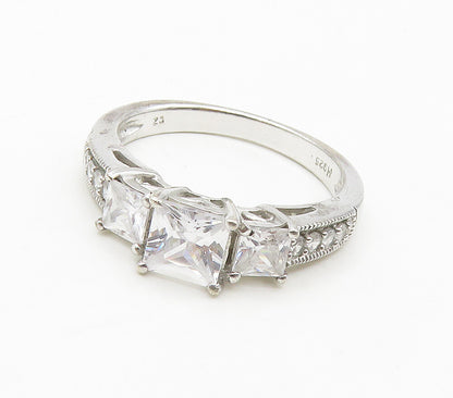 925 Sterling Silver  Graduated Cubic Zirconia Shiny Band Ring Sz 7  RG16357