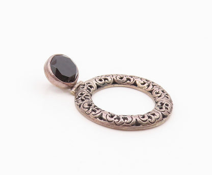 JANICE GIRARDI 925 Silver  Vintage Onyx Swirly Flowers Round Pendant PT22026