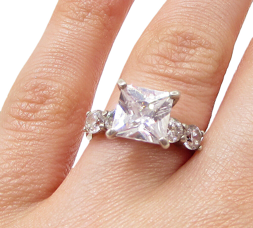 925 Sterling Silver  White Cubic Zirconia 5Stone Engagement Ring Sz 6  RG2967