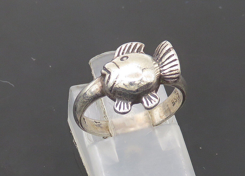 925 Sterling Silver  Vintage Shiny Blowfish Motif Band Ring Sz 5.5  RG22383
