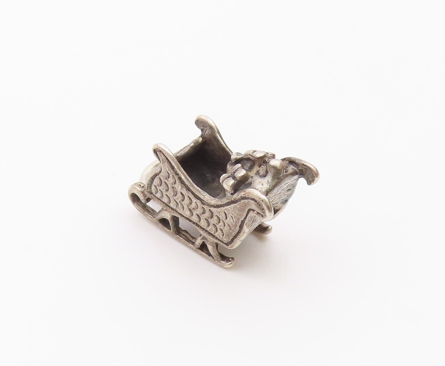 925 Sterling Silver  Vintage Petite Christmas Sleigh Motif Pendant  PT18538