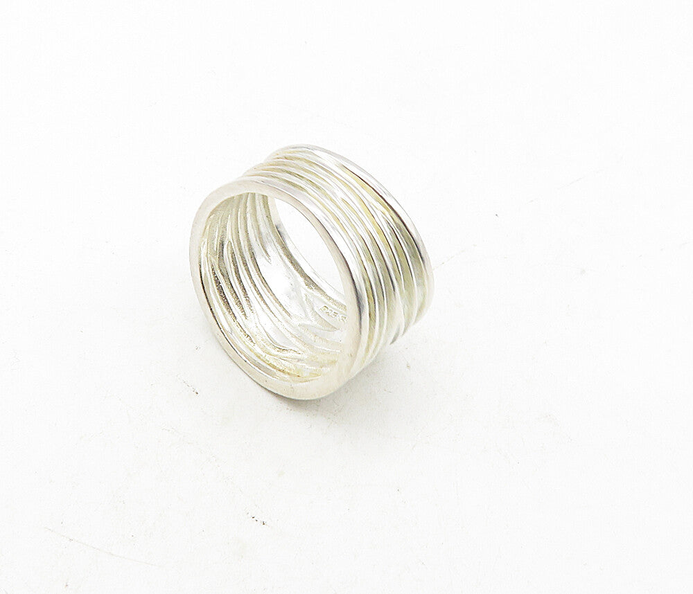 925 Sterling Silver  Vintage Shiny Textured Tapered Band Ring Sz 7  RG8963