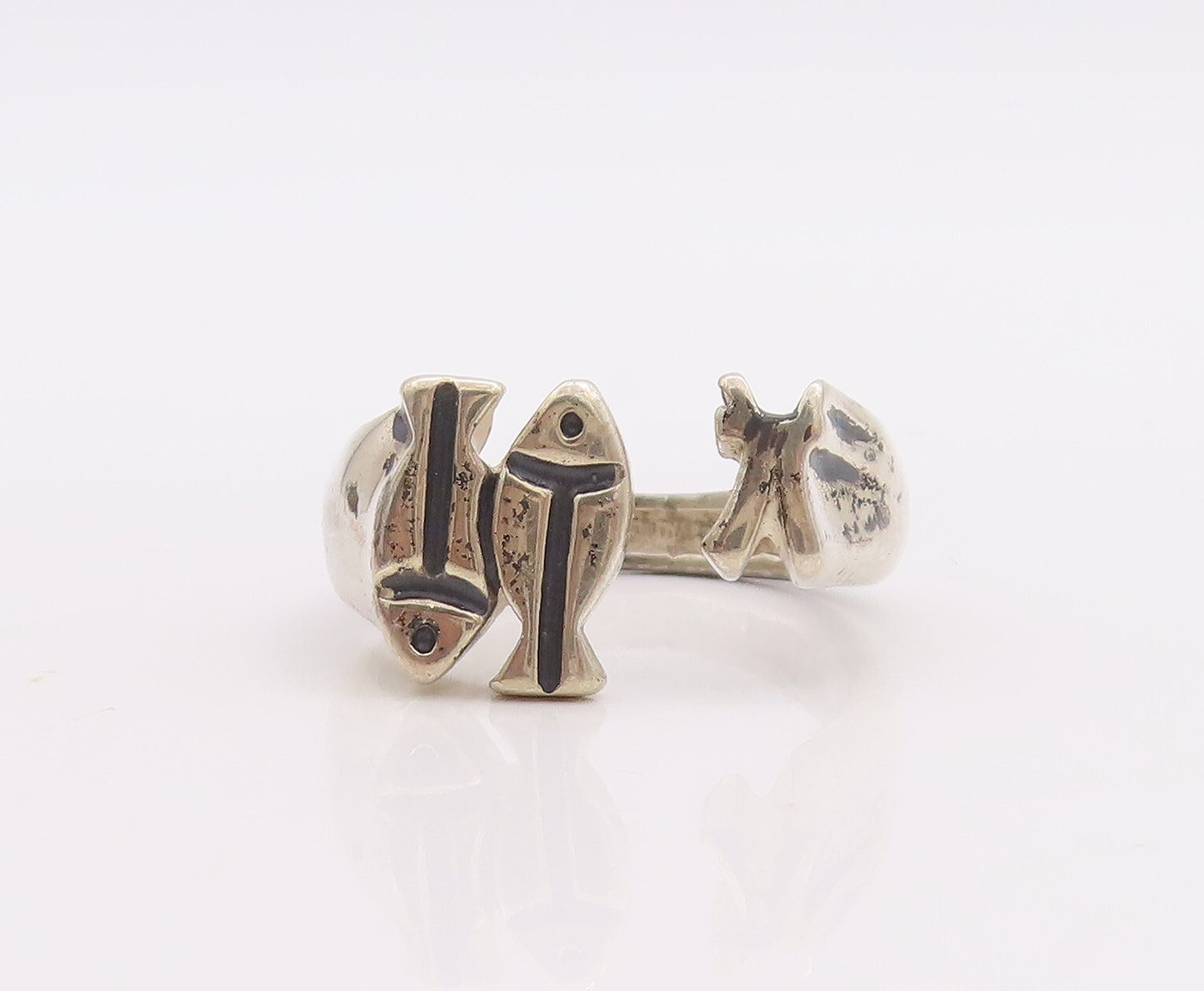 925 Sterling Silver Vintage Ring Solid Split Band Fish Carved  Sz 8  RG28955