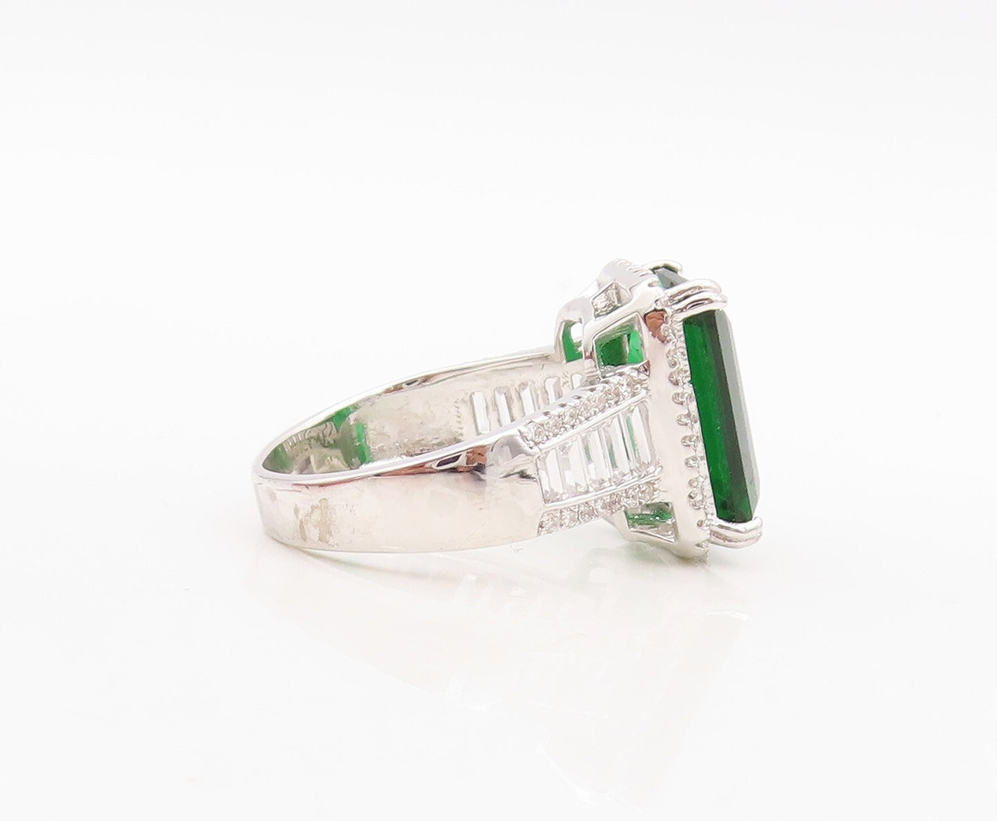 925 Sterling Silver Vintage Ring Rectangle Cut Green & White CZ Sz 7.5  RG30050