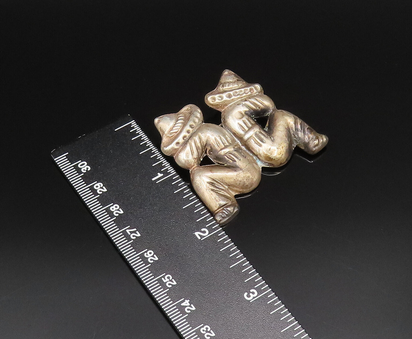 925 Silver  Vintage Double Figure With Hat Facing Back Brooch Pin  BP9955