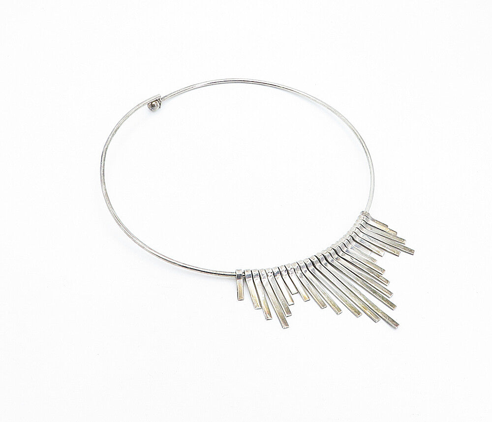 925 Sterling Silver  Vintage Smooth Dangling Detail Collar Necklace  NE1109