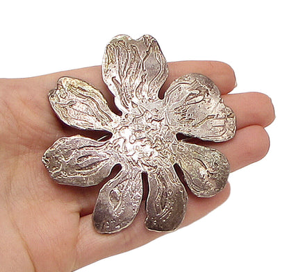 925 Sterling Silver  Vintage Hammered Carved Floral Clip  TR1017