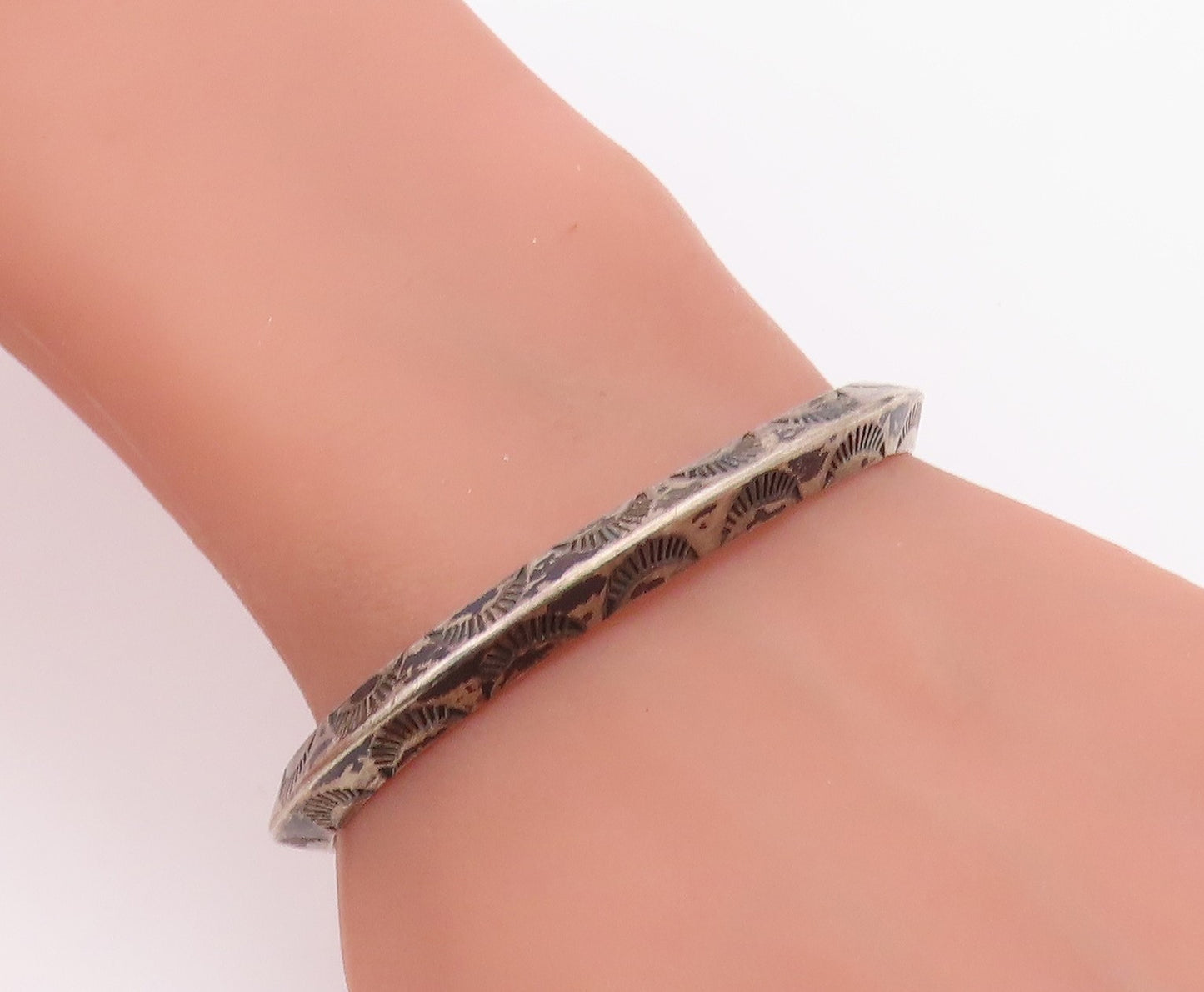 925 Sterling Silver Vintage Bracelet NAVAJO Classic Etched Sunburst Cuff BT12145