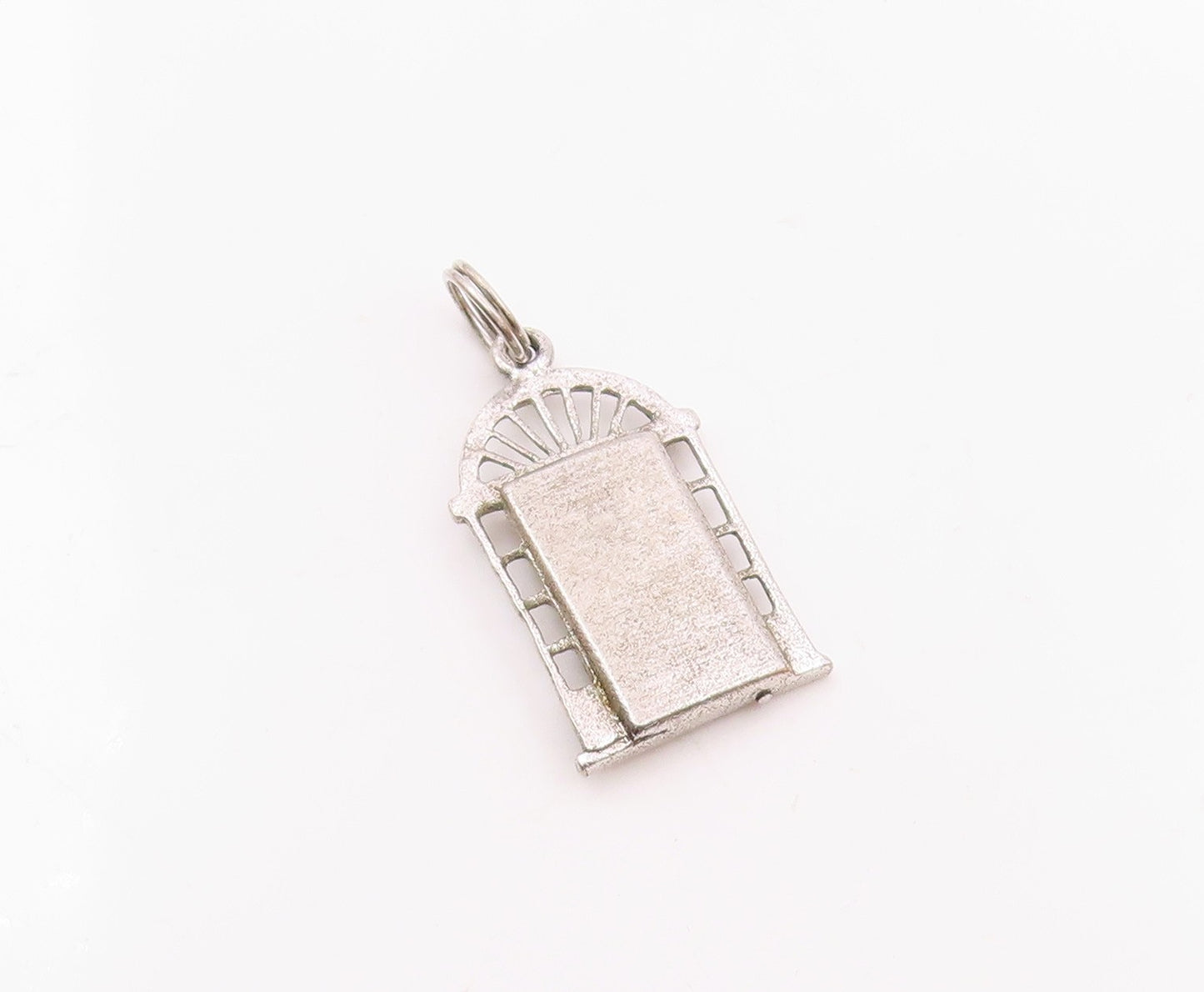 925 Sterling Silver  Vintage Christmas Wreath Door Pendant (OPENS)  PT18891