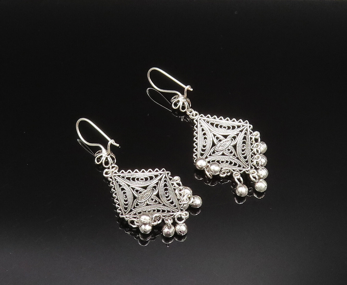 925 Sterling Silver  Vintage Wavy Edge Beaded Diamond Shaped Earrings  EG11956