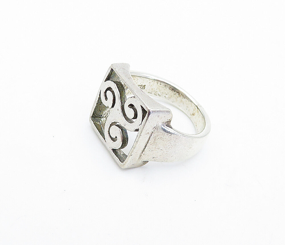 925 Sterling Silver  Vintage Shiny Triskelion Square Band Ring Sz 8  RG3955