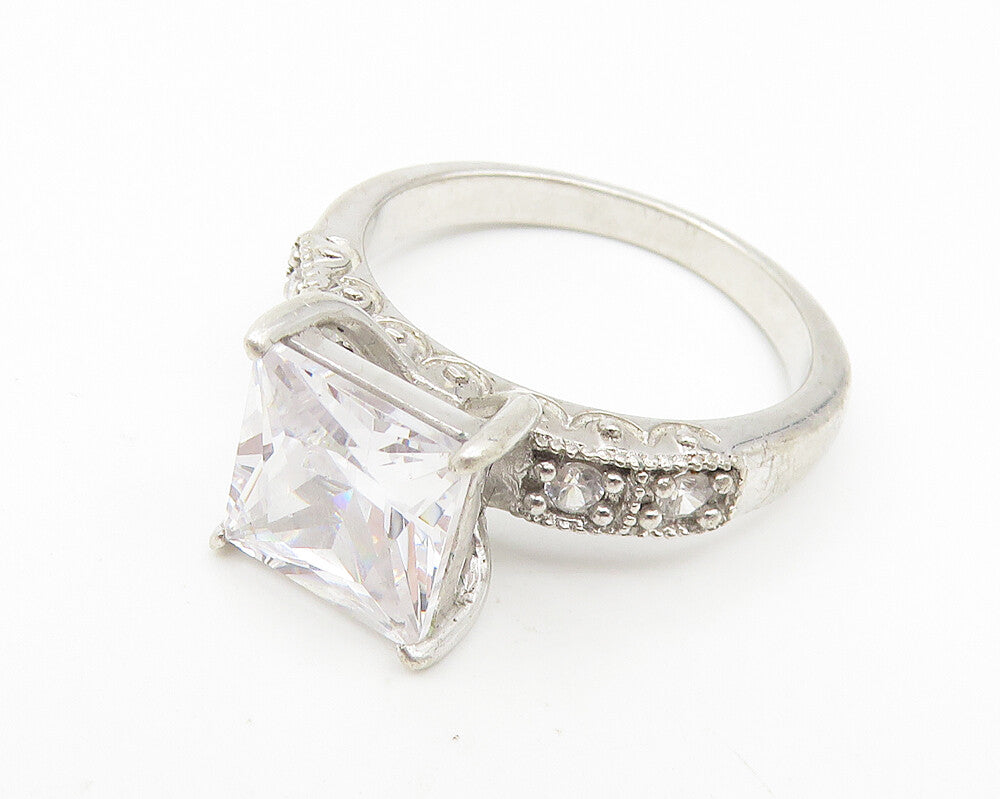 925 Sterling Silver  Cubic Zirconia Solitaire With Accents Ring Sz 7  RG11054