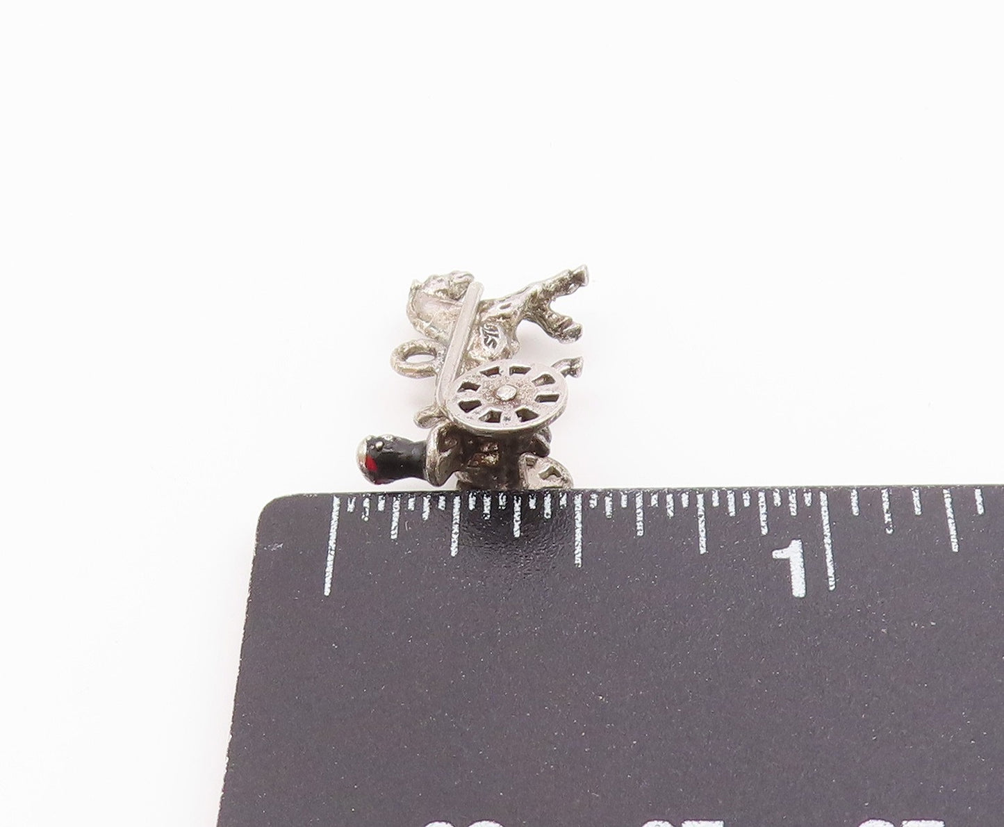 925 Sterling Silver  Vintage Old Fashioned Horse & Carriage Pendant  PT19083