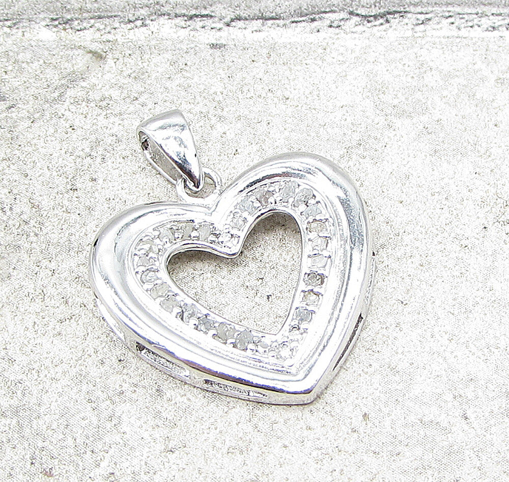 925 Sterling Silver  .20ctw Genuine Diamonds Love Heart Pendant  PT1269