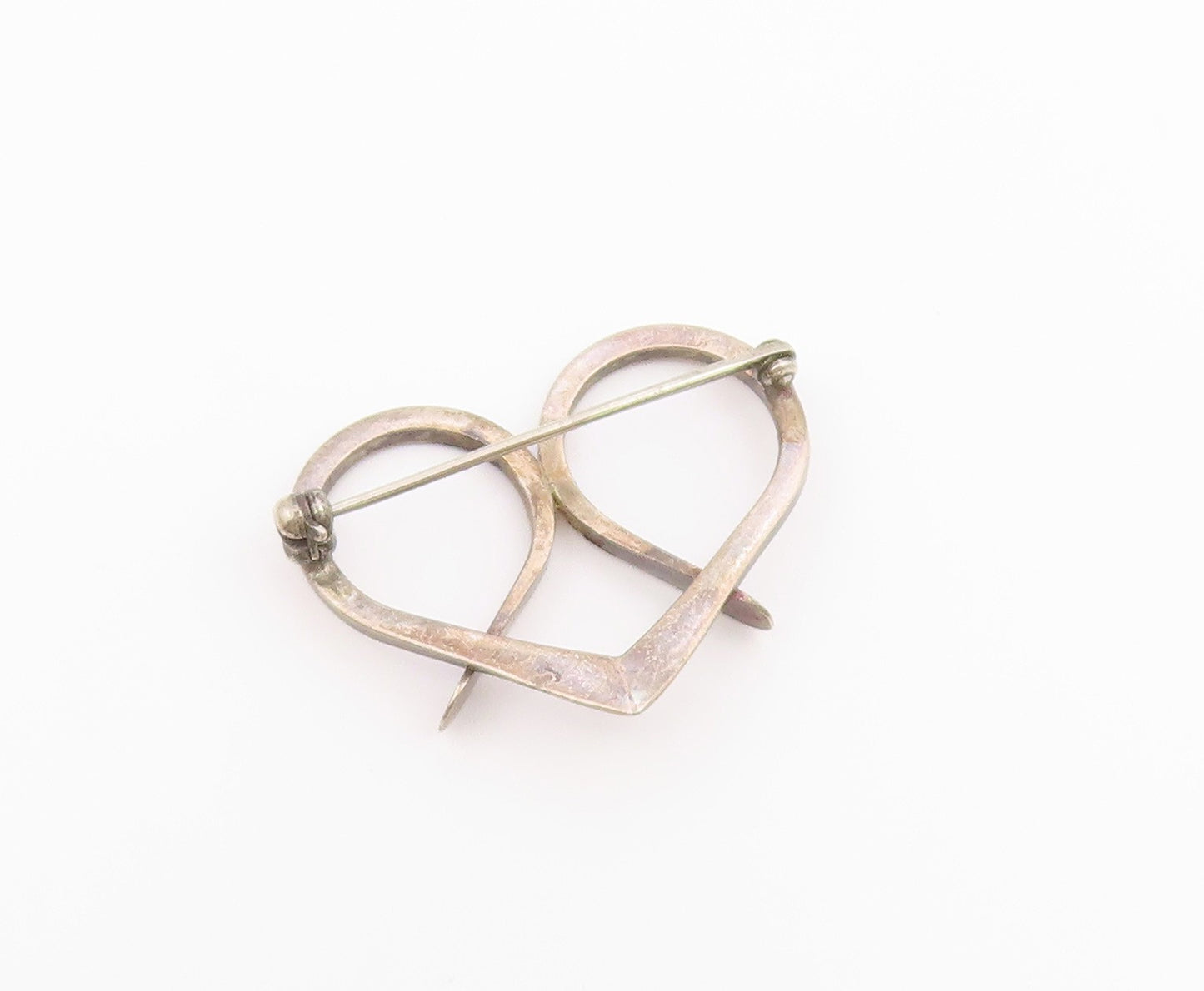 925 Sterling Silver  Vintage Open Pretzel Knot Love Heart Brooch Pin  BP9620