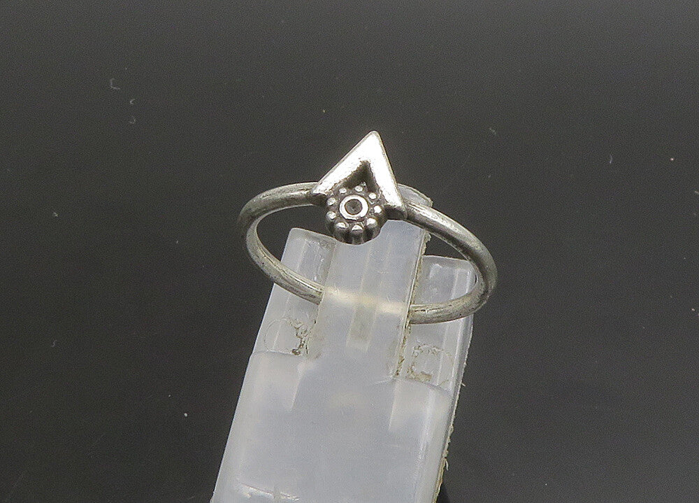 925 Sterling Silver  Vintage Shiny Pointed Detail Band Ring Sz 6  RG23416