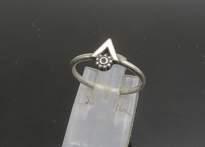 925 Sterling Silver  Vintage Shiny Pointed Detail Band Ring Sz 6  RG23416