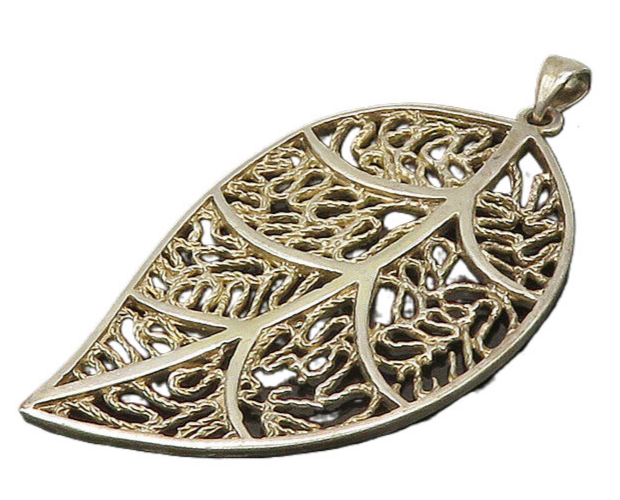 925 Sterling Silver  Vintage Shiny Floral Leaf Motif Drop Pendant  PT16461