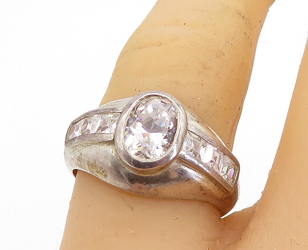 925 Sterling Silver  Vintage Sparkling Cubic Zirconia Band Ring Sz 7.5  RG5035