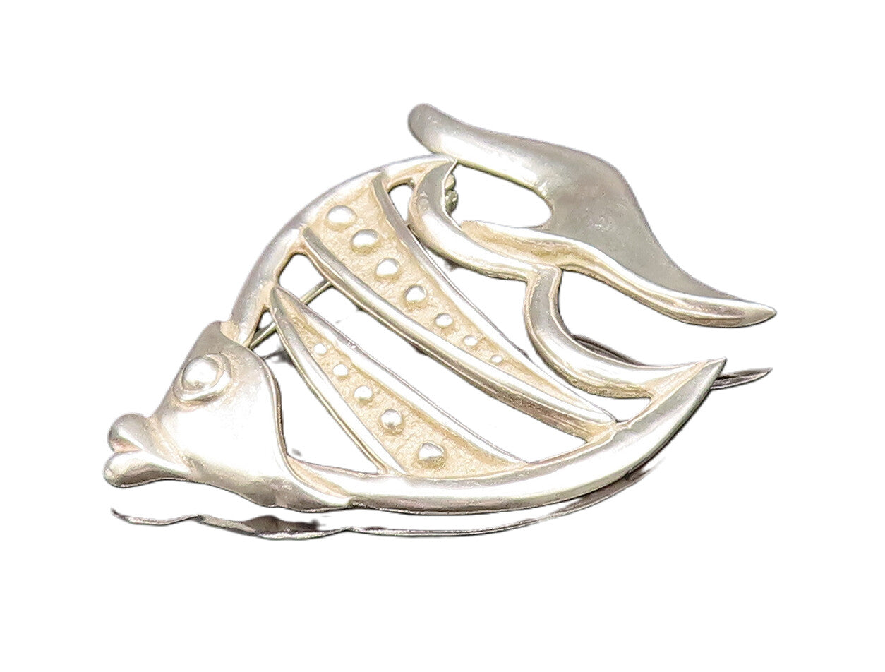 925 Sterling Silver  Vintage Carved Beaded Fish Cutout Brooch Pin  BP9571