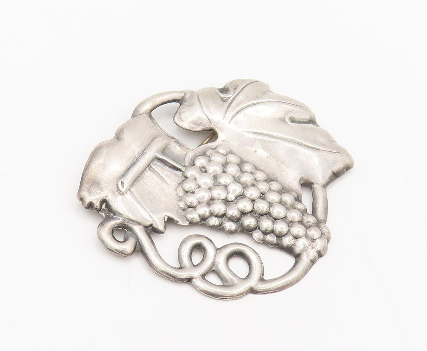 925 Sterling Silver  Vintage Antique Carved Creeper Grape Brooch Pin  BP10526