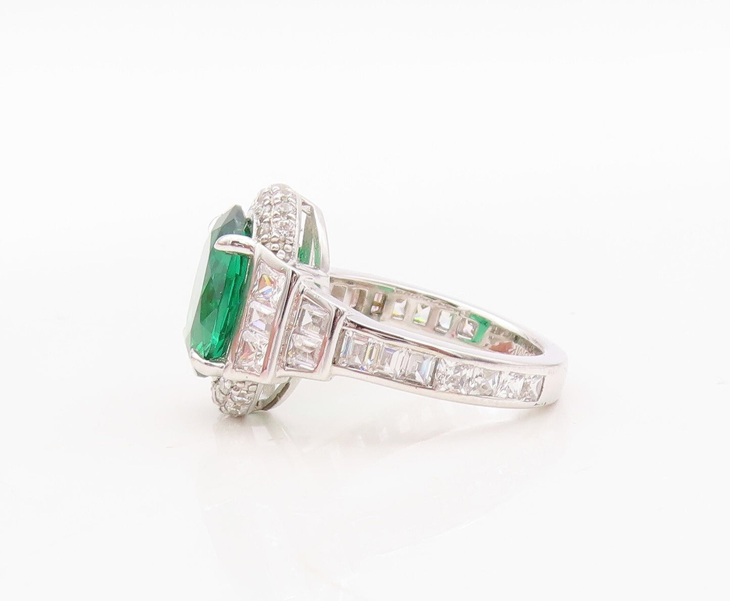 925 Sterling Silver Vintage Ring Designer Oval Green Halo White CZ  Sz 7 RG30005