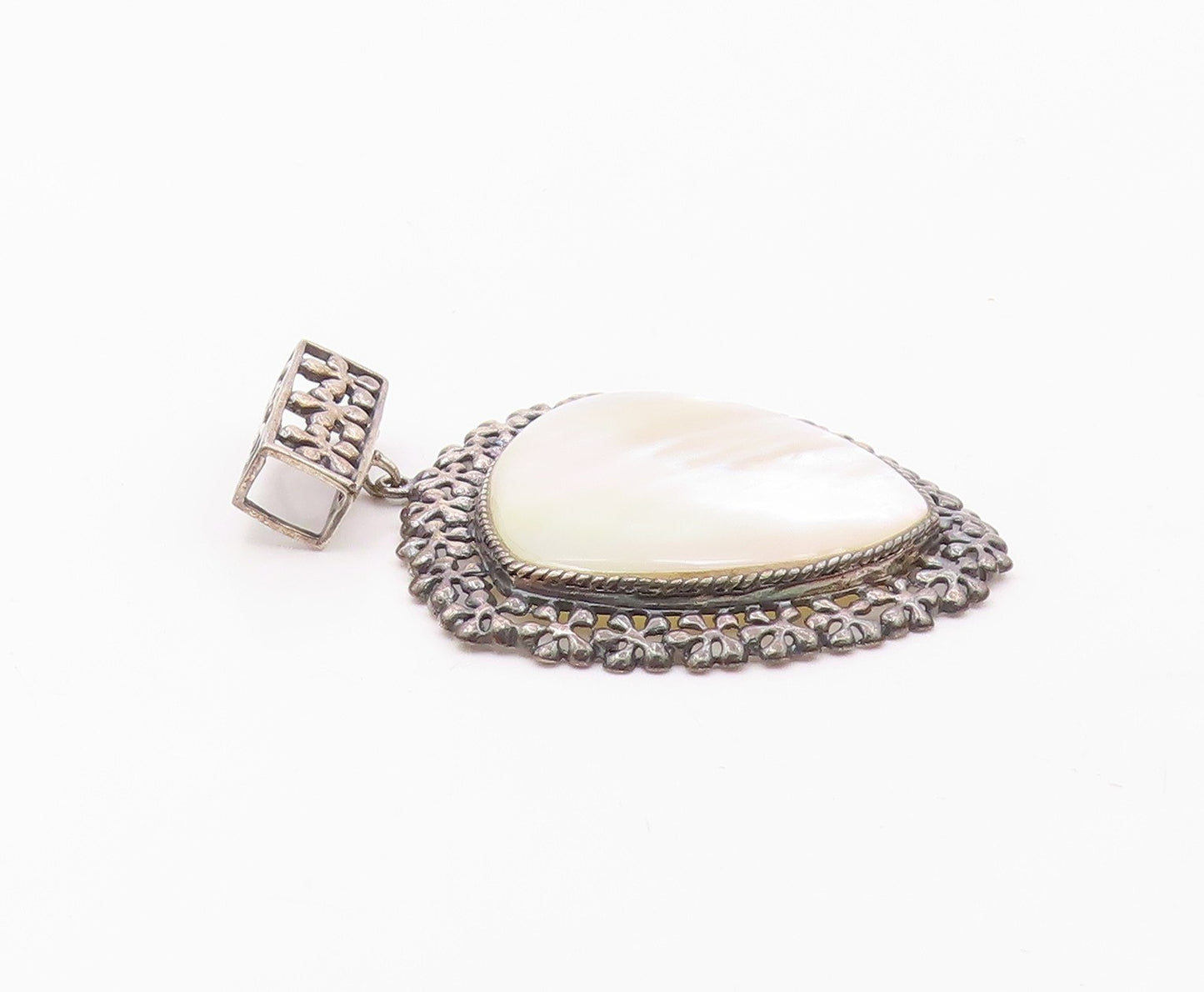 925 Sterling Silver  Vintage Mother Of Pearl Floral Border Pendant  PT7831