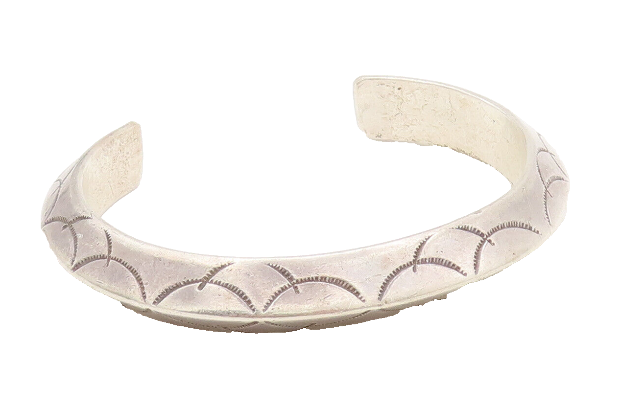 925 Sterling Silver Vintage Bracelet NAVAJO ZUNI Etched Arc Design Cuff  BT10215