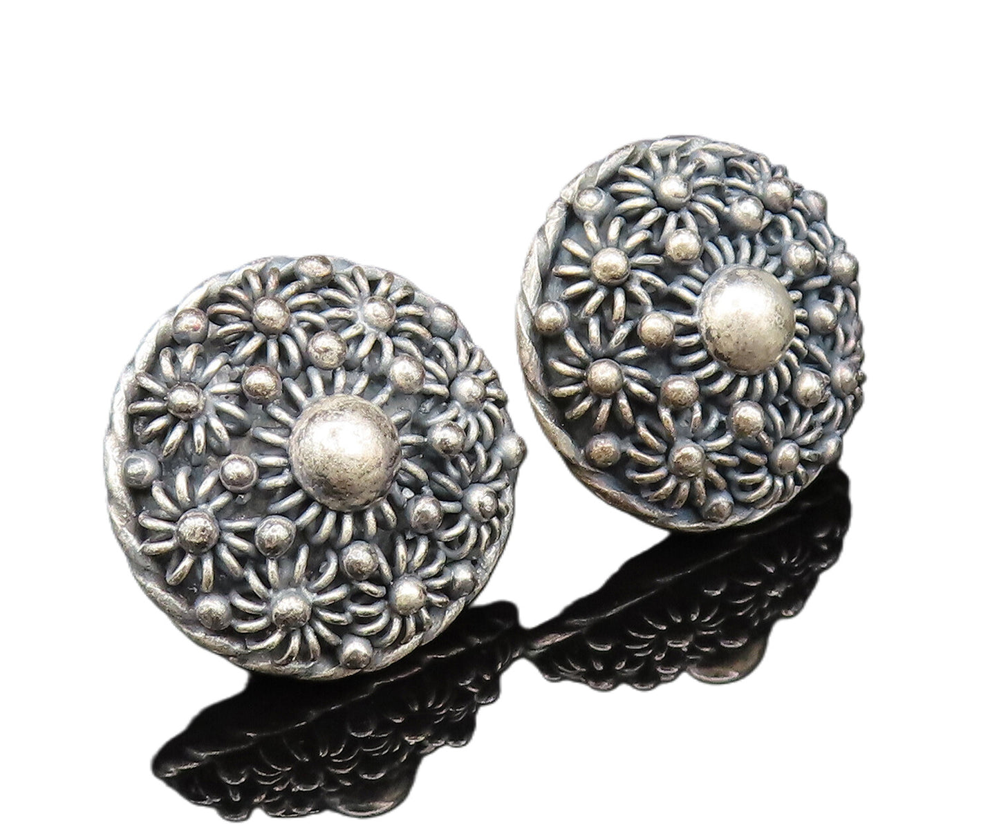 925 Sterling Silver  Vintage Round Multi Flower Screw Back Earrings  EG11842