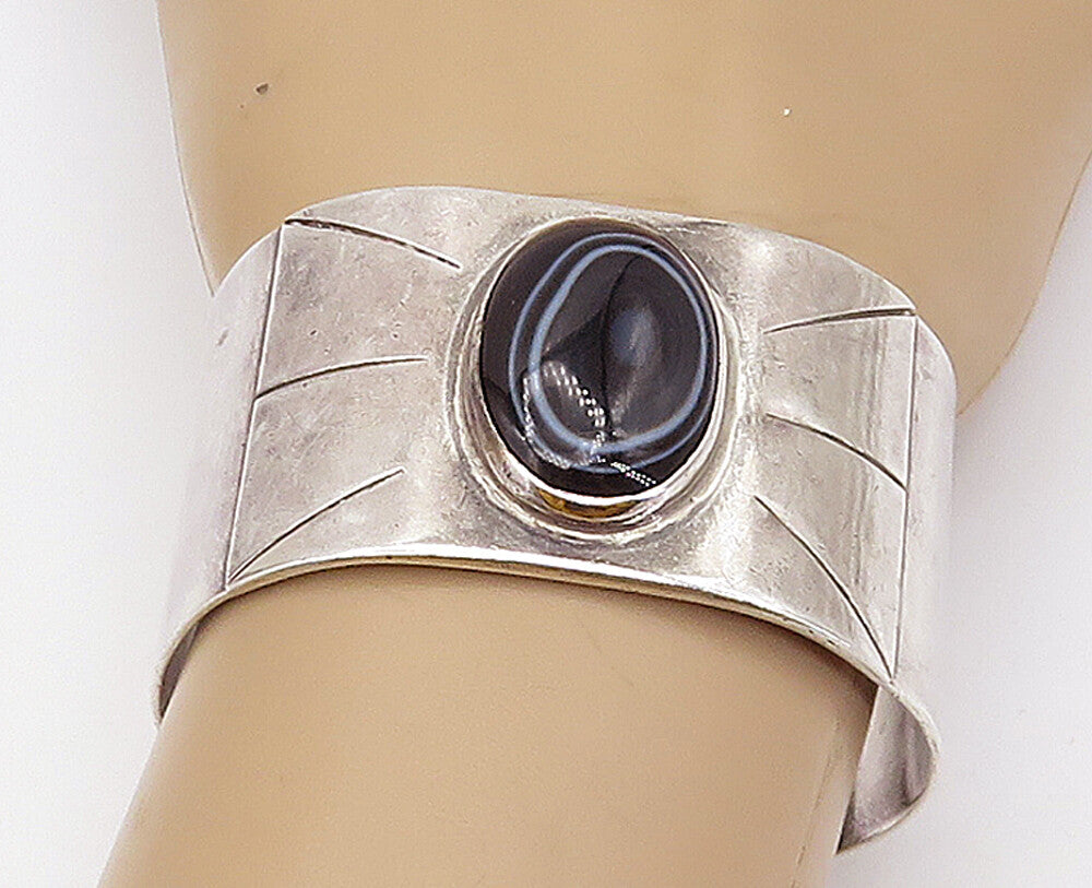 925 Sterling Silver  Vintage Agate Shiny Etched Wide Cuff Bracelet  BT1554