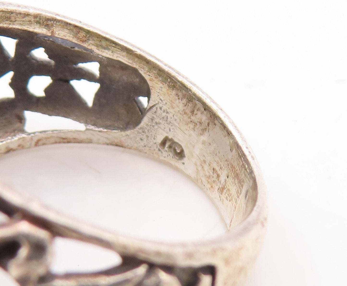 925 Sterling Silver Vintage Ring Dark Tone Swirly Floral Cutout  Sz 7.5  RG31101