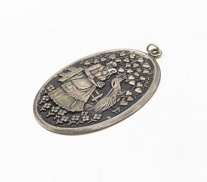INTERNATIONAL 925 Sterling Silver Vintage Married Couple Scene Pendant PT13432