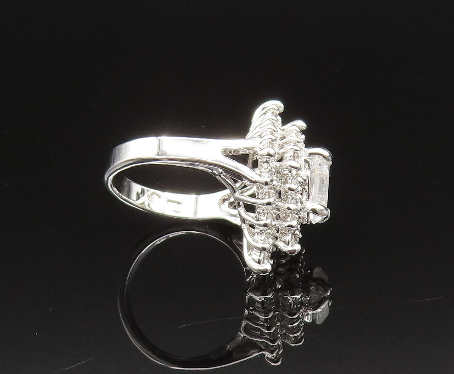 925 Silver  Vintage Diamond Shaped Cubic Zirconia Halo Ring Sz 7.5  RG25650