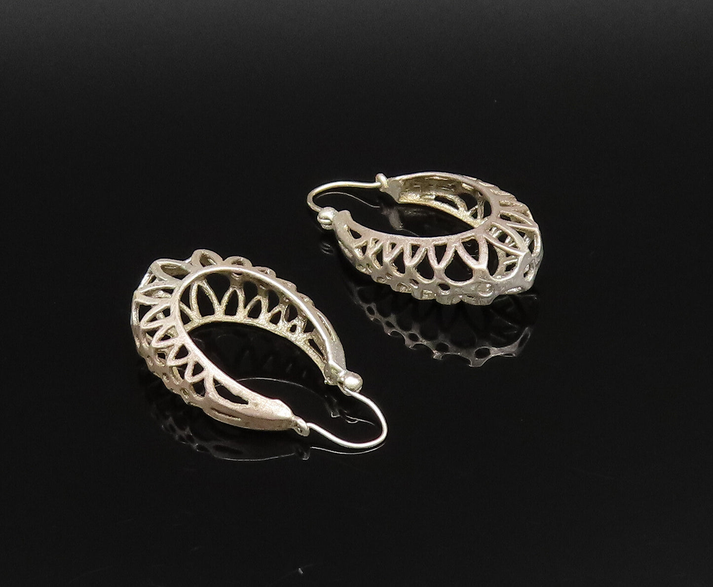 925 Sterling Silver Vintage Openwork Floral Petals Oval Hoop Earrings EG12045