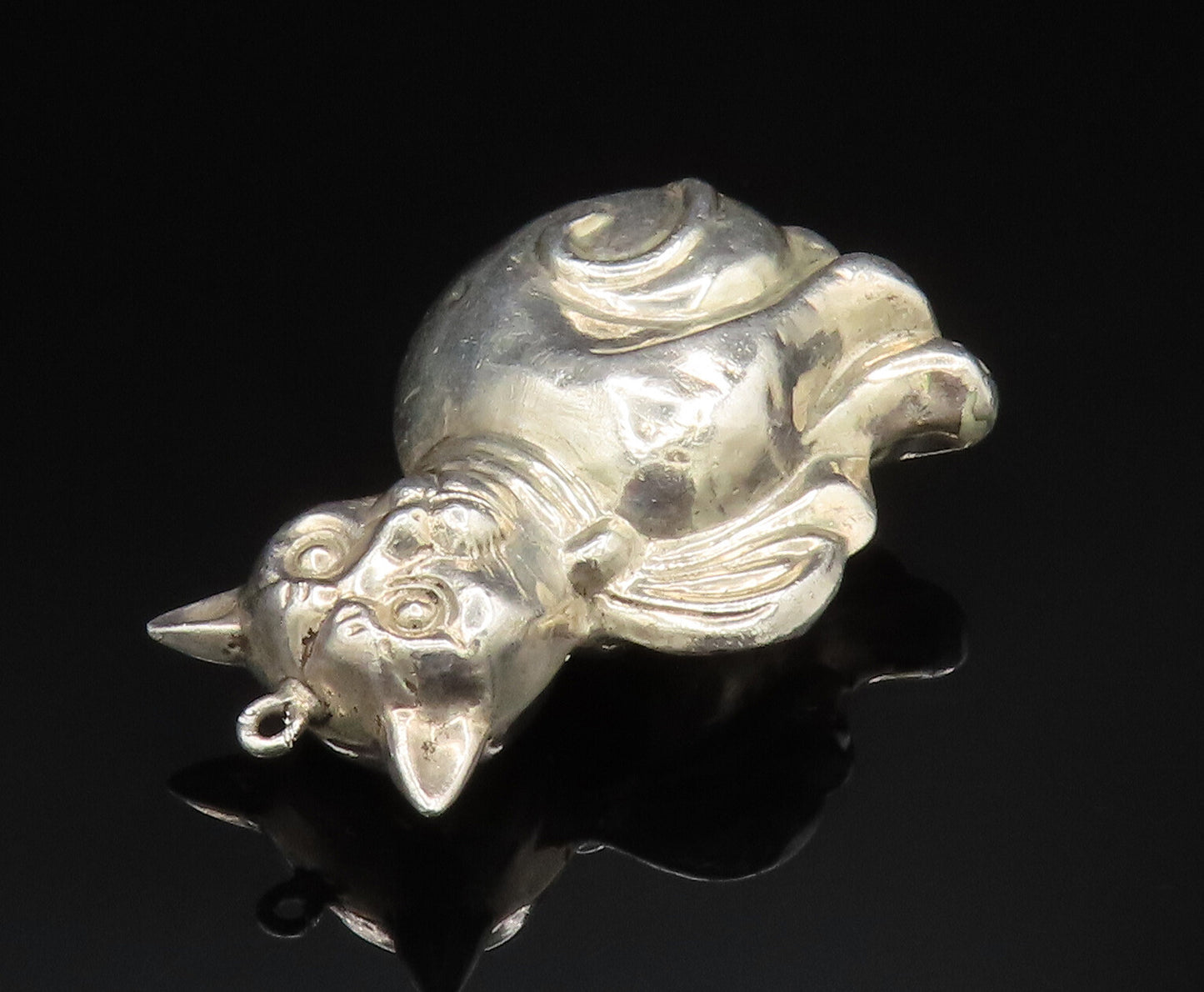 925 Sterling Silver  Vintage Hollow Cat With Tied Scarf Pendant  PT20482