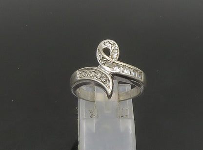 925 Sterling Silver  Vintage Shiny Topaz Ribbon Motif Band Ring Sz 7  RG23629